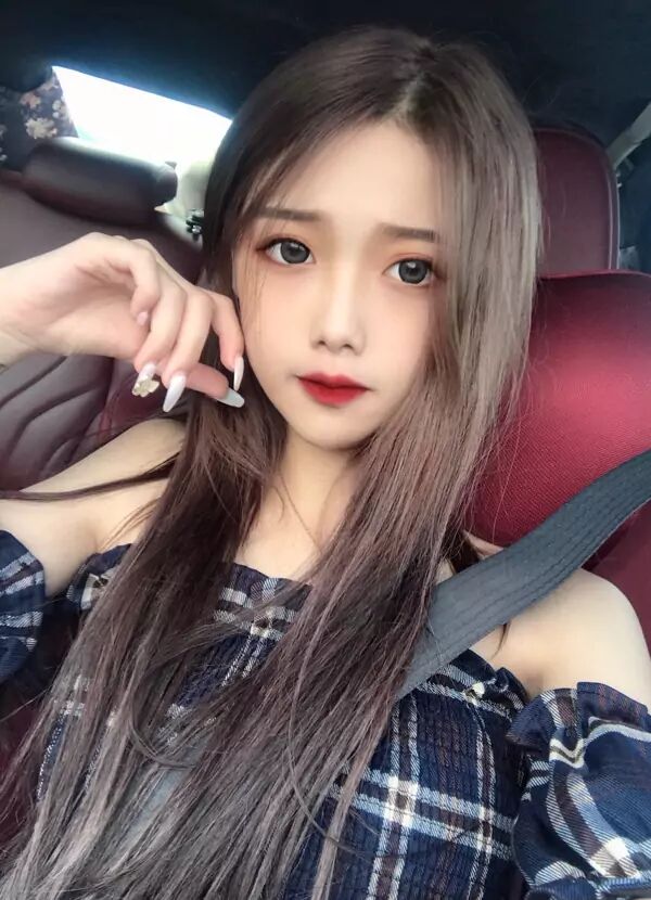 模特劲爆身材小妹