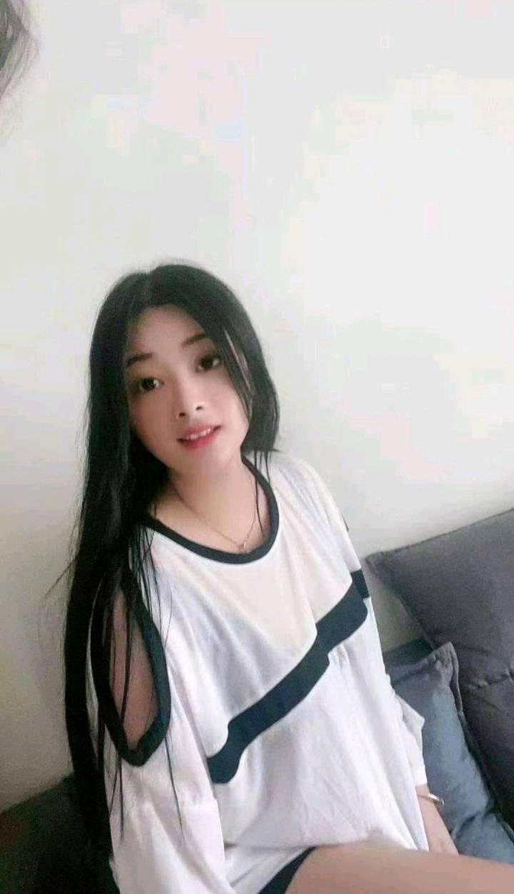 火热大方 的女孩