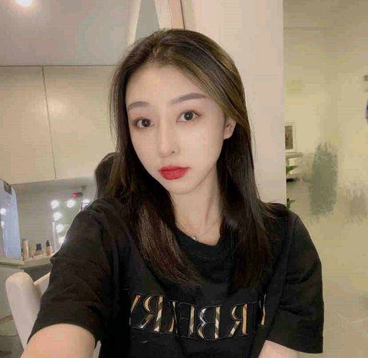 19岁小妹奶大且挺