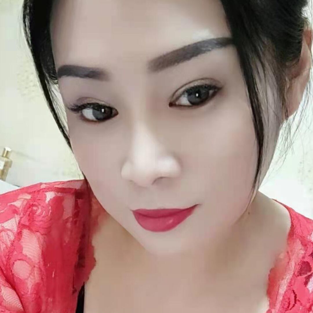 潘家园妖艳的红玫瑰